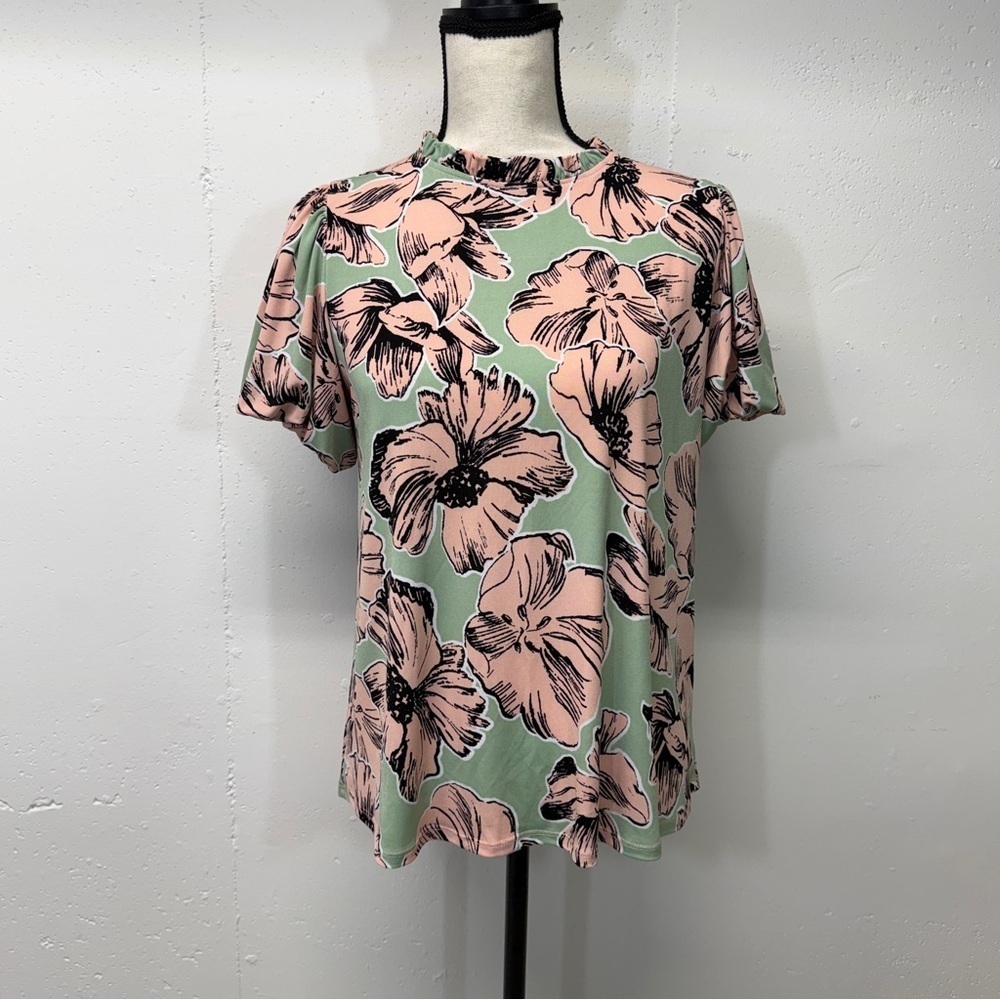 Floral Print Short Sleeve Top in Pink and Sage by Les Amis
